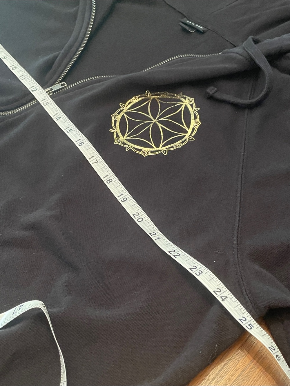 torrid Black Zip-Up Hoodie with Gold Geometric Design M62 - Picture 5 of 9
